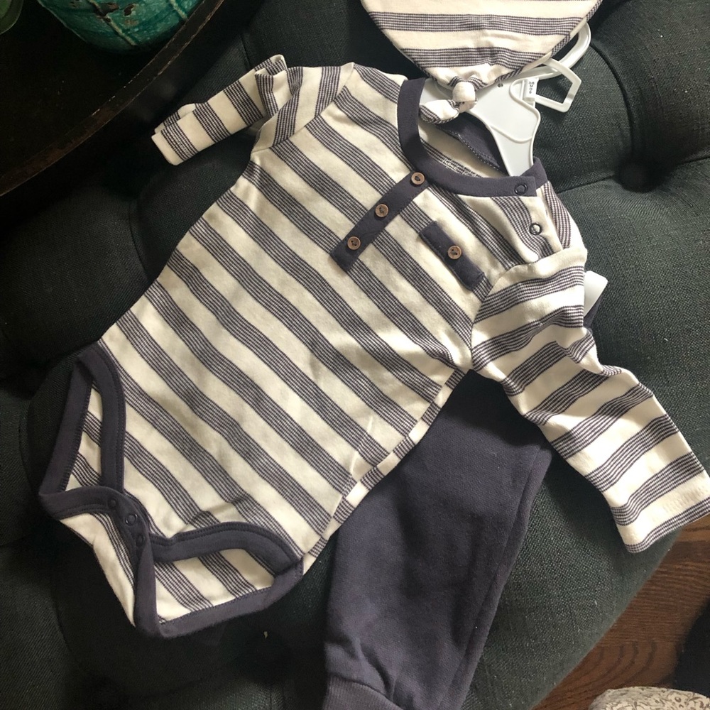 Size 3-6 month outfit with matching hat.